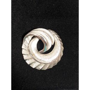 Vintage Silver Tone Swirl Knot Brooch Textured Round Classic Pin